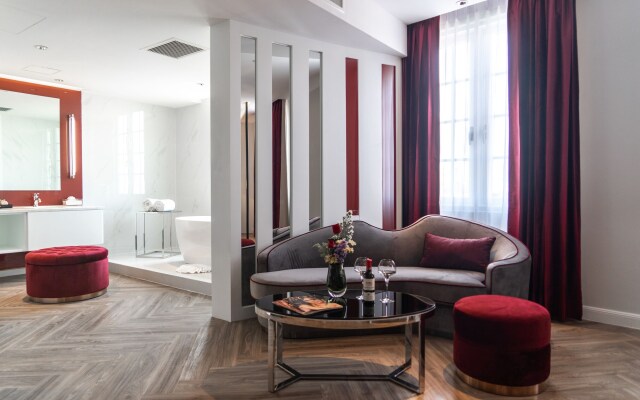 La Seine Hotel