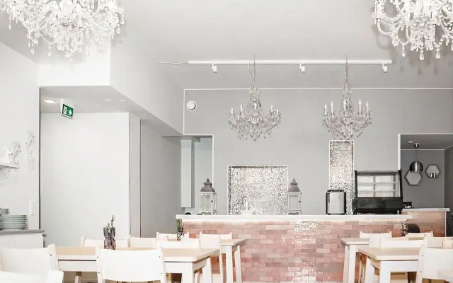 Crystal Suites 1