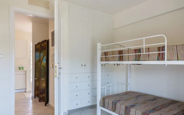 Bright & Spacious two-floor Family Garden Home