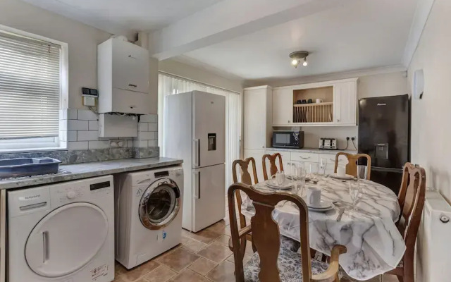 Impeccable 3-bed House in Basildon