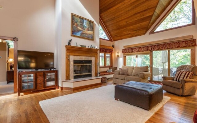 Book Spring Summer Luxury House at Wintergreen