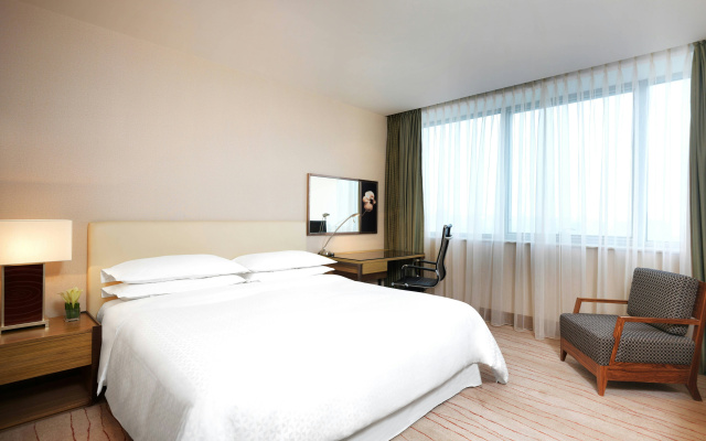 Four Points by Sheraton Shanghai, Daning