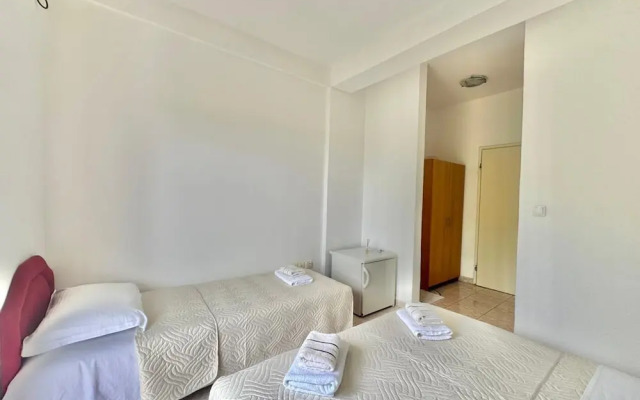 B&M Holiday Rooms