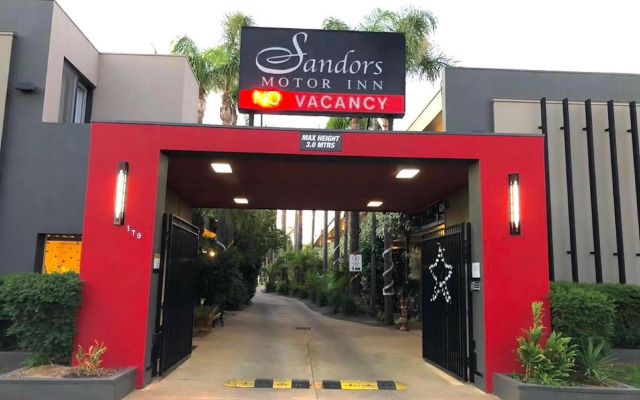 Sandors Motor Inn