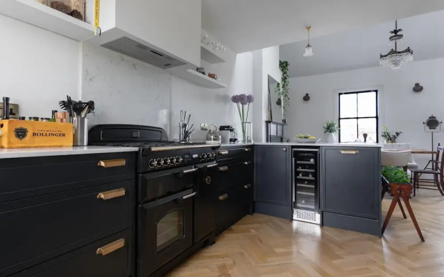 Macfarlane Road II by Onefinestay