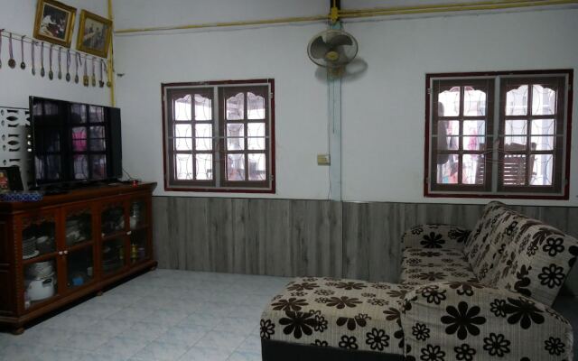 Muangluangraek Homestay