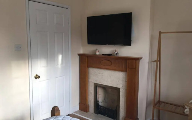 Hollybush Guest House