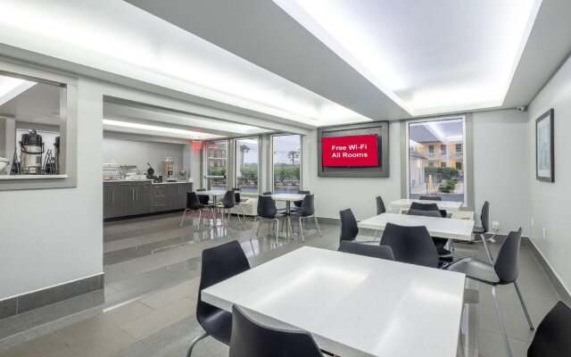 Red Roof Inn & Suites Calhoun