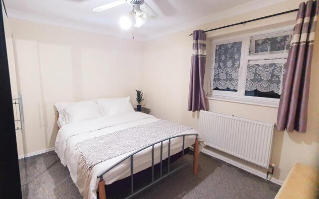 Remarkable 1-bed Flat in Slough, Near Farnham Road