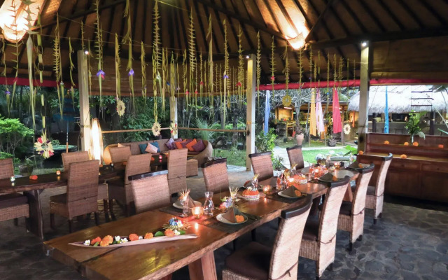 Cili Emas Oceanside Resort