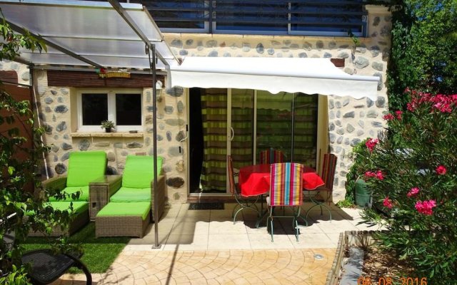House With 2 Bedrooms in Massillargues-attuech, With Pool Access, Encl