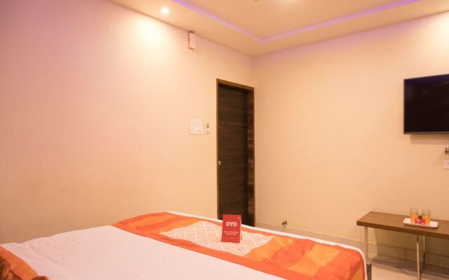 OYO 10365 Hotel RR