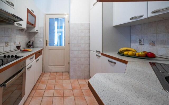 Bright and Modern 1bdr Apartment in the Center