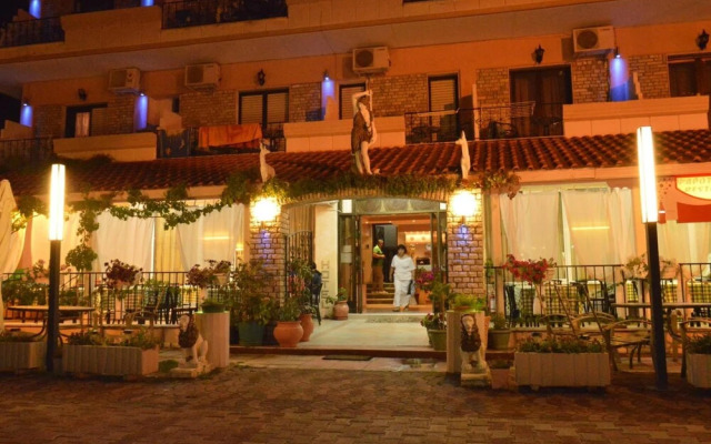 Artemis Hotel