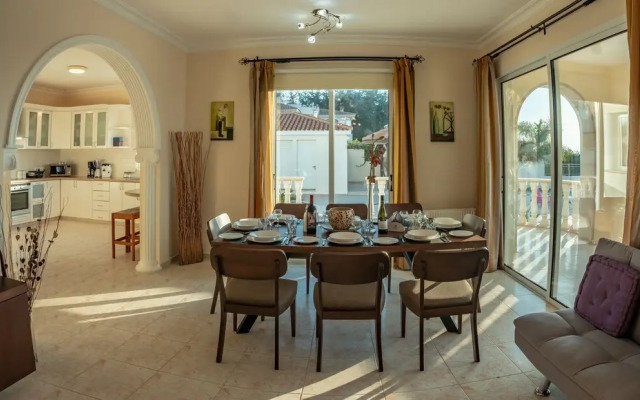 Komissa Villa