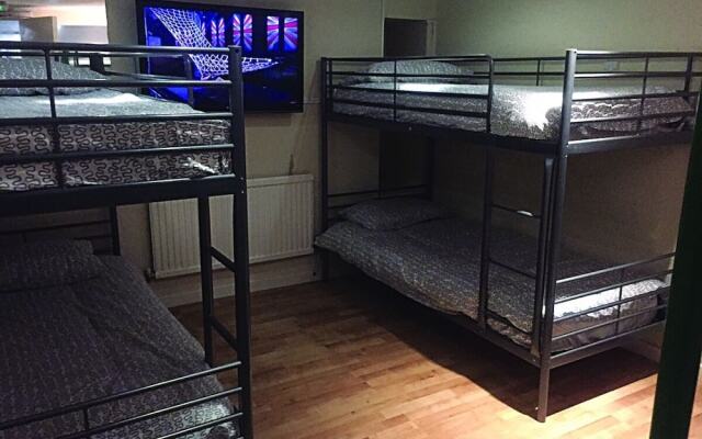 Bobby's Bunkhouse - Hostel
