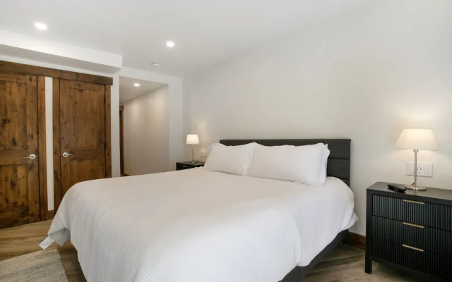 103 Fallridge Miniums 3 Bedroom Condo by RedAwning