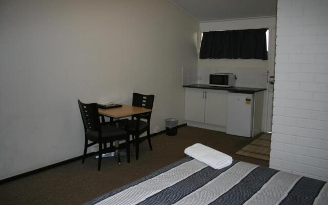 The Plains Motor Inn