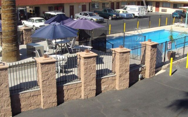 Desert Hills Motel