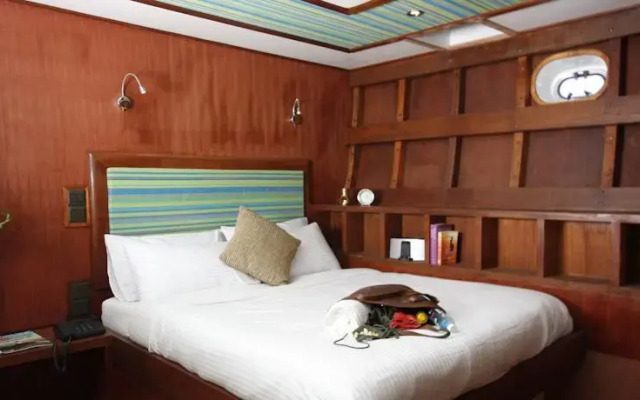 Theia Liveaboard