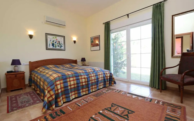 Mozamb in J vea With 4 Bedrooms and 3 Bathrooms
