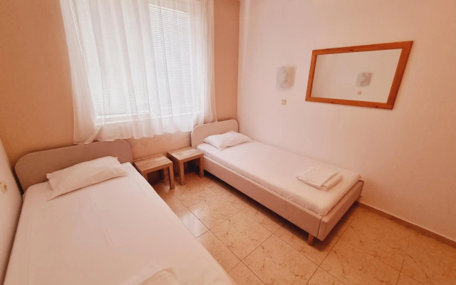 Briz-Seabreeze Hotel