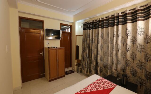 OYO 14212 Tanwar Regency
