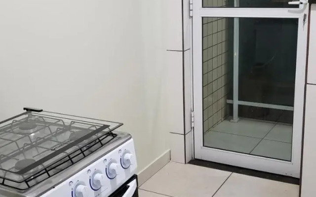 Apt encantador c/ varanda próximo ao aeroporto Jk.