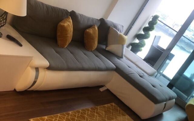 Stunning 1-bed Apartment in London With River View