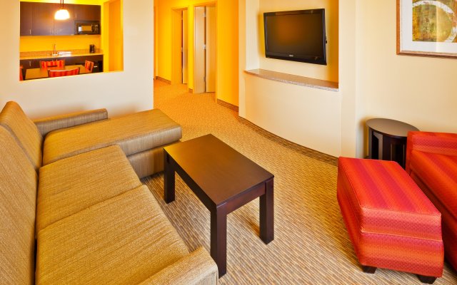 Holiday Inn Express Hotel and Suites Nashville-Opryland by IHG