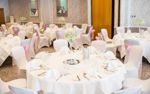 North Lakes Hotel And Spa