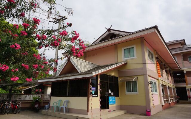 Kumkaew Tawon Palace Hotel