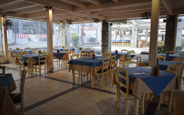 Matina Pefkos ApartHotel