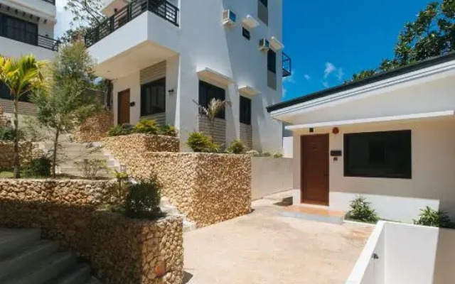 RedDoorz @ LM Apartelle Boracay