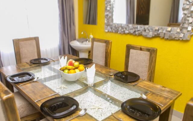 Lux Airport Inn