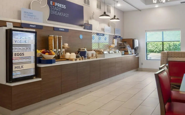 Holiday Inn Express and Suites Newton by IHG