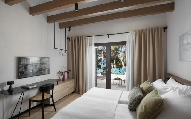 Vale Residence - exclusive & private property by the sea