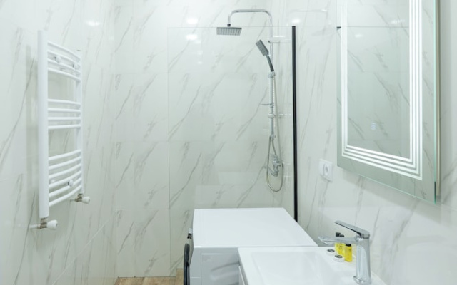 Bright 1BR apartment in Avlabari