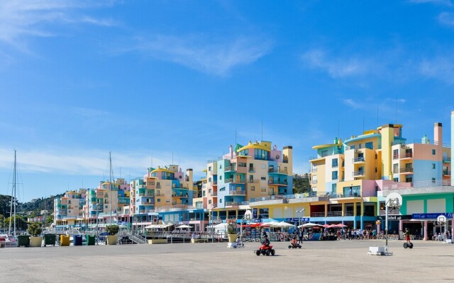 Sea view Apartment with sunbathing Terrace & 2 Swimming pools