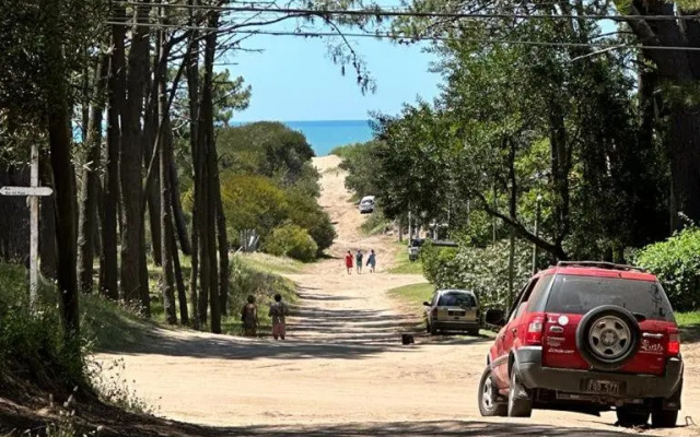rojo 2 cuadras del mar