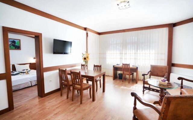 Boutique Complex Trakiets