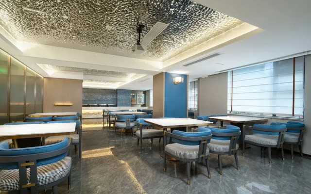 Yizhi Hotel Changgang metro Station
