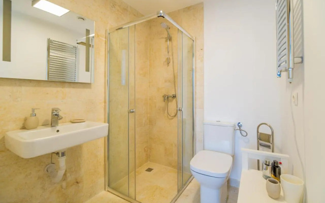 Charming 2-Bedroom, Silver Mountain, A Building