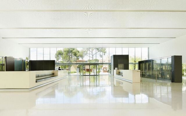 Le Meridien Ra Beach Hotel & Spa