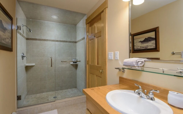 Summit Cabin In Ludlow 4 Bedroom Cabin by RedAwning