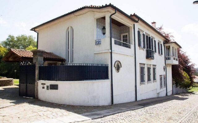 Captivating 6-bed House in Grijó