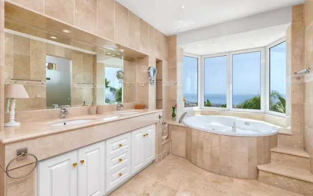 Solaga Villa Los Monteros