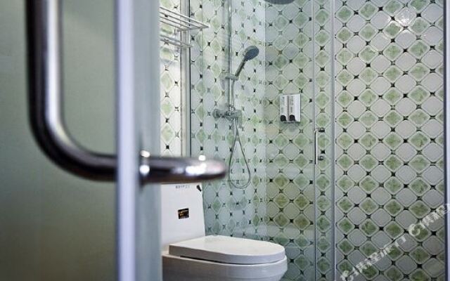 Huakai Mancheng Parent-child Hotel