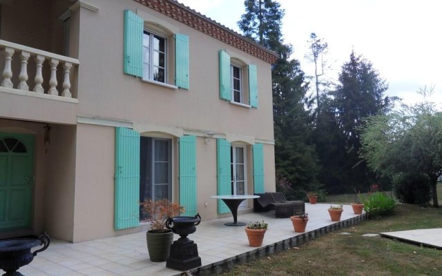 Villa With 3 Bedrooms In Riberac, With Private Pool, Enclosed Garden And Wifi