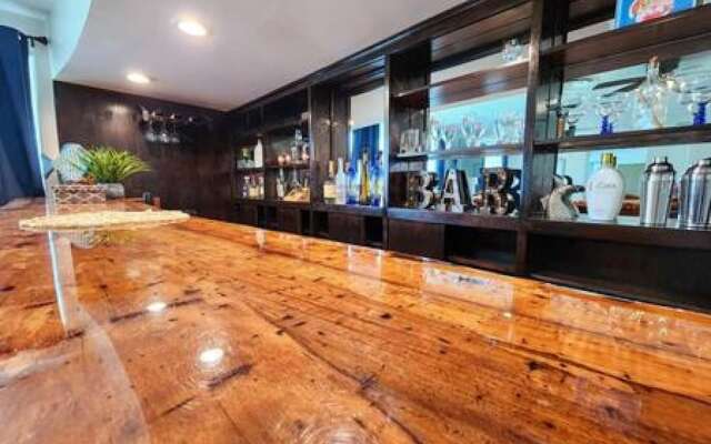 Cozy 4-Bedroom Beachside Home